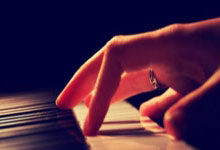 12月25日星期四，农历冬月初六，工作愉快，平安喜乐